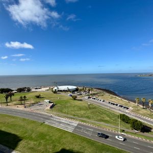 Venta Apartamento Penthouse De 3 Dormitorios Sobre Rambla De Pocitos Con Vista Al Mar