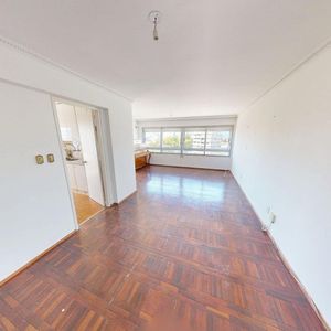 Exclusivo Alquiler: Espacioso Apartamento De 3 Dormitorios En Ubicación Estratégica Entre Tres Cruces Y Parque Batlle