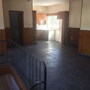 Alquiler En La Blanqueada De 4 Dormitorios Y 2 Baños, Planta Baja, 2 Plantas, Patio Con Parrillero