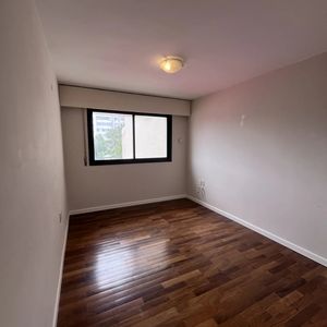 Alquiler | Apartamento 2 Dormitorios En Punta Carretas Con Garage Y Balcón