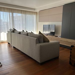 Pocitos | Piso Alto Reciclado A Nuevo, Totalmente Amueblado | 3 Dorm, 2 Suites, Garaje Y Box