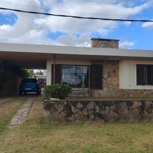 Faith Vende En Exclusividad: Espectacular Casa Con Vistas A La Rambla En Balneario Araminda, Canelones.
