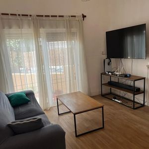 Alquiler En La Blanqueada De 2 Dormitorios Amueblado, Patio Y Balcon, Sin Gastos Comunes