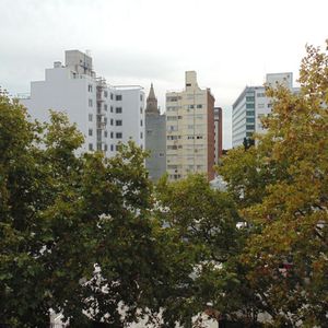 Impecable, Piso Alto Muy Soleado, Con Buenas Terminaciones! En Excelente Ubicación Céntrica A Pasos De Universidad Y Facultades.!!!