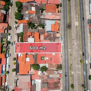 Edificio Comercial Sobre La Virgen De Cotocaa
