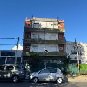 Se Alquila Apartamento De 2 Dormitorios Con Balcón Y Patio En Buceo