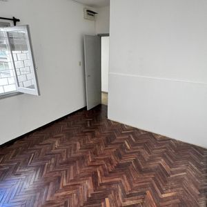Apartamento En Alquiler, 1 Dormitorio, En La Comercial.