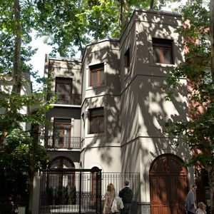 Exclusivo Apartamento De Lujo Con 4 Dormitorios, Jardín Privado, Patio Y Zona De Bbq