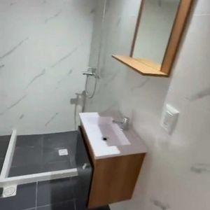 Excepcional Punto A Pasos Av Brasil, Como A Estrenar! Pisos De Parquet Al Frente Cocina Y Baño A Nuevos! G. Com. Bajos! Véalo!!!