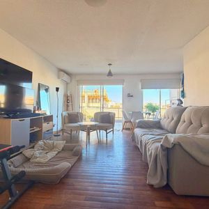 Apartamento Penthouse En Venta En Centro, 2 Dormitorios, 2 Baños, Terraza Con Parrillero Y Garaje.