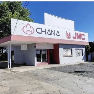 Expléndido Local Comercial Sobre Avenida Giannattasio