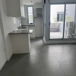 Apartamento En Alquiler, 1 Dormitorio A Estrenar, Con Patio Y Garaje En La Blanqueada.