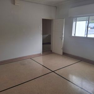Alquiler Apartamento En Pocitos Nuevo, 2 Dormitorios, 1er Piso Por Escalera