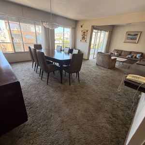 Vendo Apartamento  En Pocitos, 4 Dormitorios + Servicio Completo,  2 Garages