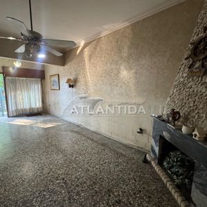 Casa En Venta En Aires Puros, 2 Dormitorios, Fondo Con Parrillero Y Garaje. Inm Atlántida