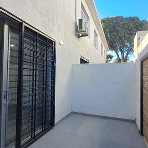 Reservado     Independiente Con Patio Y Garage