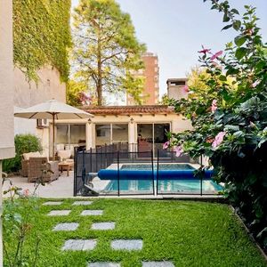 Casa En Pocitos - 4-5 Dormitorios - Fondo - Piscina - 300 M2 Construidos 370 M2