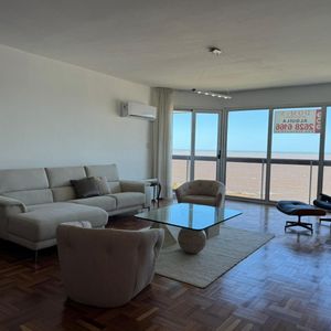 Apto En Venta Con Vista A La Bahía De Pocitos