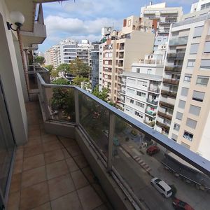 Venta. Excelente Apto De 3domr+servicio En Pocitos