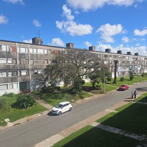 Exclusivo Alquiler: Espacioso Apartamento De Tres Dormitorios En El Corazón De Malvín Norte