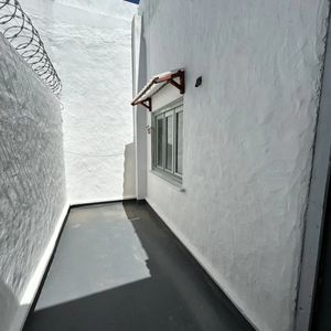 Alquiler En Barrio Sur De 1 Dormitorio, Planta Baja Interior, Patio Y Azotea Con Parrillero, Sin Gastos Comunes