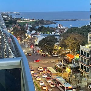 Vista Despejada Al Frente Y Contra-frente. Hermoso Apto. Y Amplio Dormitorio Con Vestidor. Para Inversores Con Renta