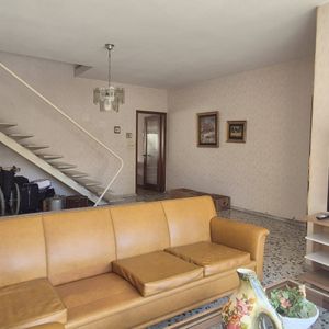 Excelente Propiedad De Sólida Construcción Y Gran Potencial Próxima Al Mar Y Servicios.