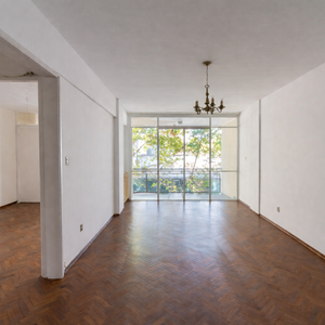 Alquiler Apartamento Centro, 3 Dorm, 2 Baños, Cocina, Servicio Y Amplia Terraza