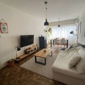 Exquisito Apartamento De Lujo, Completamente Reciclado A Nuevo, Con 2 Dormitorios Y 2 Baños, Estratégicamente Ubicado Sobre Constituyente, A Pasos De La Intendencia, Ofreciendo Una Experiencia De Vida Urbana Inigualable.