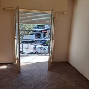 Muy Buen Apartamento En El Corazón De La Teja Sobre Av. C. M. Ramirez