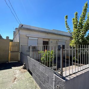 Casa Y Dos Apartamentos A 3 Cuadras De Av 8 De Octubre
