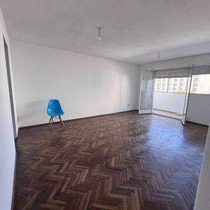 Oportunidad! Amplio Apartamento En Zona Centro.- 3 Dorm 1 Baño, Vista Despejada