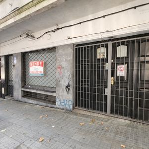 Excelente Local Al Frente Con Garaje En La Mejor Ubicacion