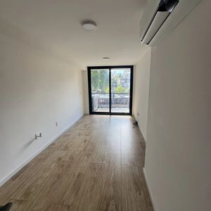 Alquiler En Pocitos De 1 Dormitorio, Terraza, Al Frente, Aire Acondicionado, Gimnasio