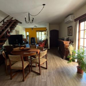 Hermosa Y Moderna Casa En Carrasco, Zona Colegios, 3 Dormitorios, Amplio Fondo, Gran Barbacoa, Piscina !! Cocheras