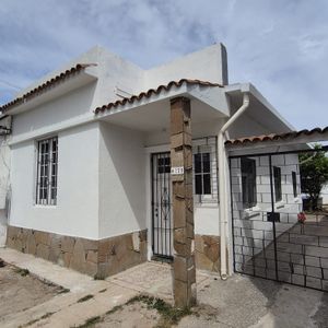 Casa En Alquiler 3 Dormitorios Reciclada Con Patio Y Cochera