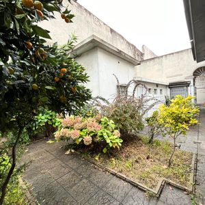 Casa Con Local Comercial + Vivienda Y Barbacoa – Gran Terreno