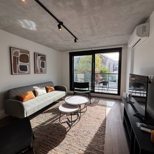Apartamento Con Renta | Semipiso De 2 Dormitorios Amueblado En Pocitos