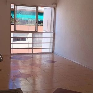 Alquiler En Cordon De Mono Ambiente, Al Frente En Piso Alto, Gastos Comunes Bajos