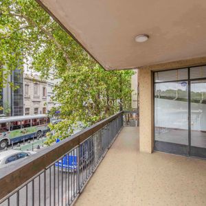 Apartamento 3 Dormitorios Tres Cruces Con Garaje, Balcón Y Patio