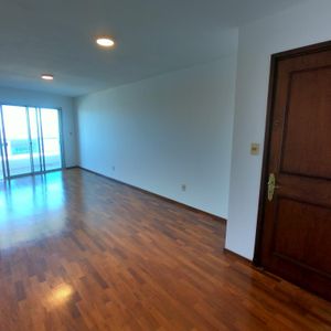 Hermoso Apartamento En Venta Sobre Rambla De Malvin, De 2 Dormitorios, 2 Baños  Y Doble Garage