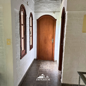 Venta De Dos Propiedades Contiguas Con Gran Potencial - Casa Principal De 3 Dormitorios Y Segunda Residencia De 1 Dormitorio.