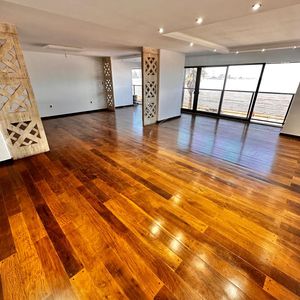 Venta Pocitos: 3 Dorm 5 Baños 2 Garaje Y Parrillero