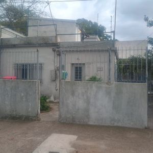 Se Vende Apartamento Tipo Casa En La Teja, Un Dormitorio, Parrillero, Patio.