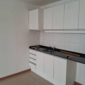 Alquiler En Cordon, Mono Ambiente En Piso 2 Al Frente, Con Cochera, Porteria