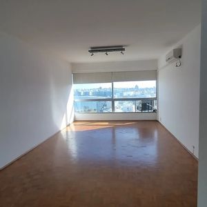 Alquiler En Puerto Del Buceo, 2 Dormitorios Y Servicios, 2 Baos, Cochera, Porteria, Area Verde, Etc