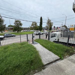 Alquiler – Casa Con Gran Terreno Y Amplio Fondo Para Estacionamiento