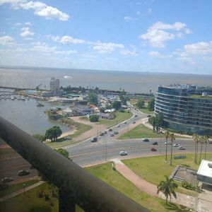 Torres Del Puerto, Lugar Privilegiado De Montevideo