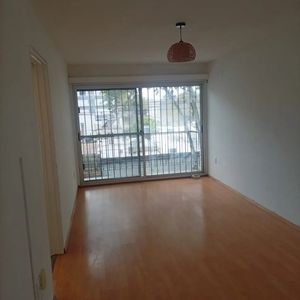 Alquiler En Tres Cruces De 2 Dormitorios, Piso 3 Al Frente, Balcon Y Terraza Lavadero