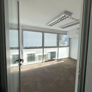 Oficinas En Venta Sobre Av Dr Luis Alberto De Herrera Pocitos Dos Cocheras Trade Plaza